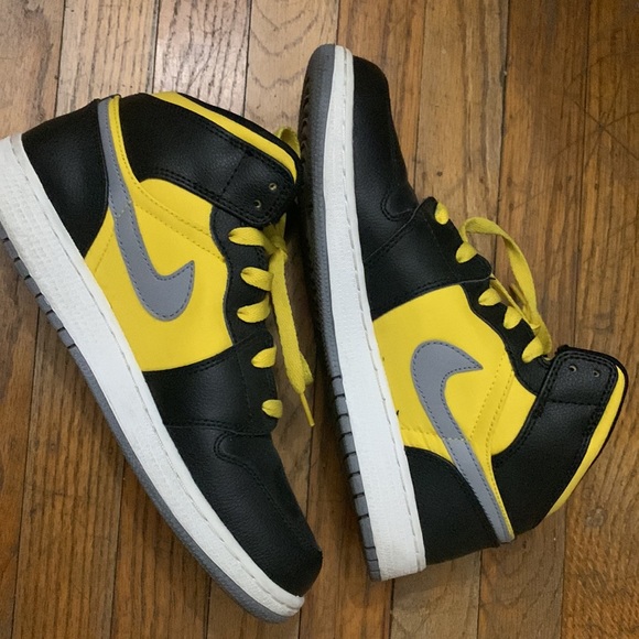 Air Jordan 1 - Picture 2 of 5